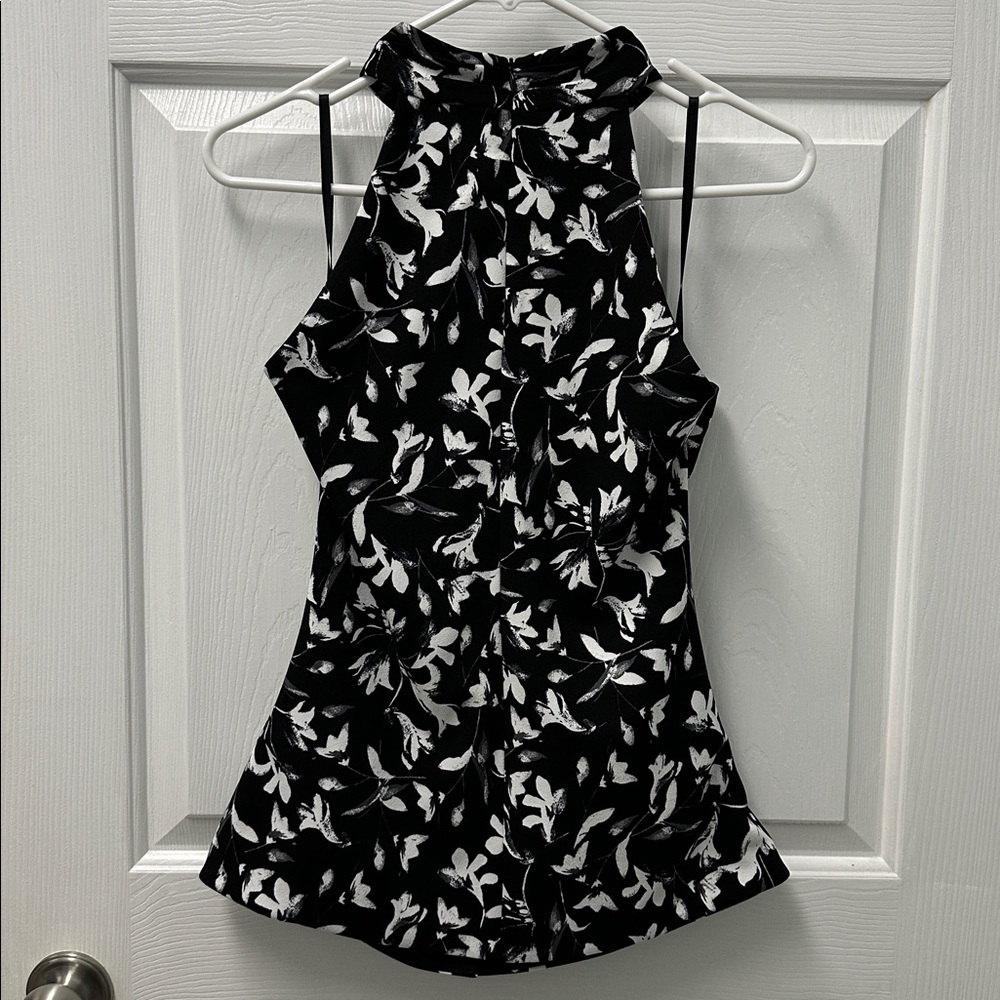 White‎ House Black Market Monochrome Floral Top